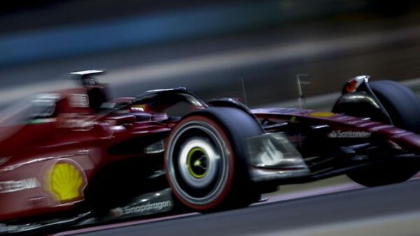 Charles Leclerc por delante de Verstappen