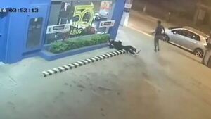 Fiscalía aclara que hombre que golpeó a su ex pareja está en la cárcel y enfrentará juicio