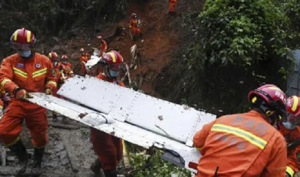 Hallan la segunda caja negra del avión estrellado en China con 132 personas a bordo - Noticiero Paraguay