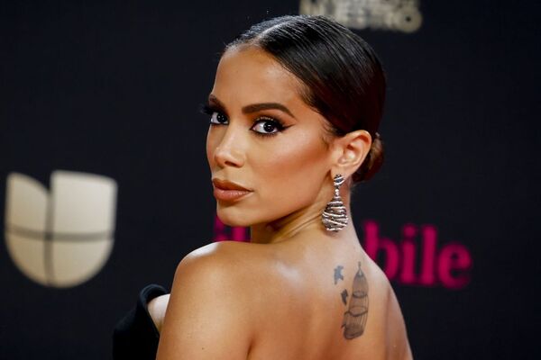 Anitta: la primera brasileña en liderar el ránking mundial de Spotify con “Envolver”