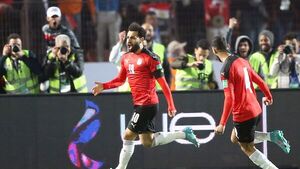 Salah se impone a Mané y acerca a Egipto al Mundial