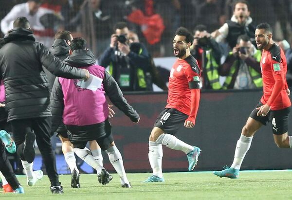 Salah se impone a Mané y acerca a Egipto al Mundial - Fútbol Internacional - ABC Color