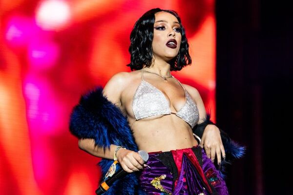 ¿Es el karma? La rapera Doja Cat podría no tocar en el Brasil por culpa de otra tormentaza