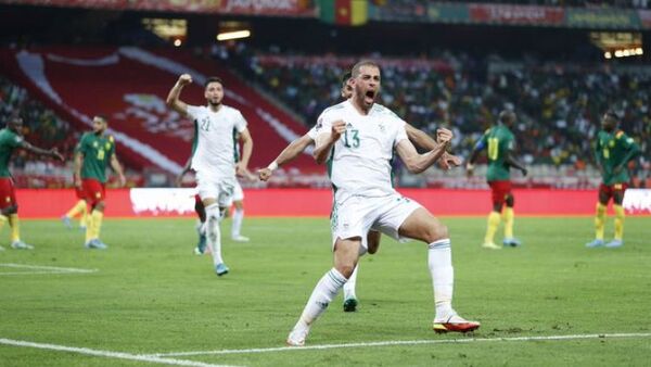 Islam Slimani acerca a Argelia al Mundial
