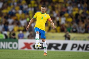 Diario HOY | Thiago Silva deja su huella en el Paseo de la Fama del Maracaná