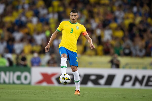 Diario HOY | Thiago Silva deja su huella en el Paseo de la Fama del Maracaná