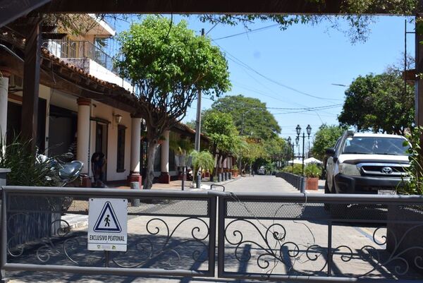 Estacionar en peatonal de Luque está permitido para lugareños, aseguran desde la Municipalidad - Nacionales - ABC Color