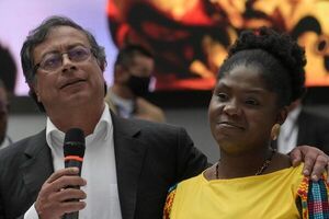 Izquierda colombiana inscribe su candidatura presidencial confiada en ganar - Mundo - ABC Color