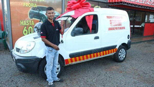 Froilán Benegas: Hasta una camioneta, entre los reconocimientos que recibió el "héroe de la semana"