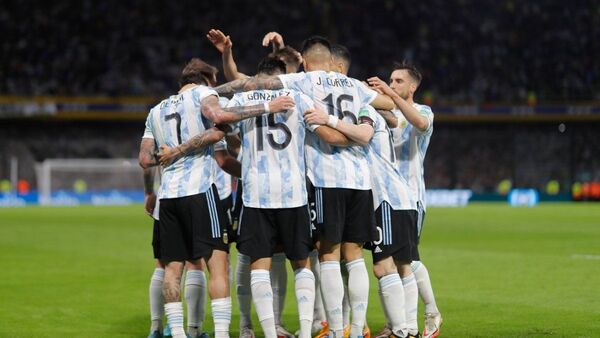 Argentina estira su racha invicta goleando a Venezuela