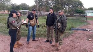 Tras enfrentamiento, Policía detiene a hombres con orden de detención en Hugua Ñandu - Nacionales - ABC Color