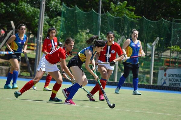 El Hockey Femenino que crece en Itapúa
