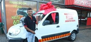 Obsequian una camioneta a Froilán Benegas por su acción heroica | Noticias Paraguay