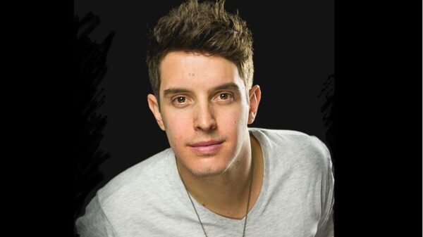 KIKE PAVÓN ESTRENÓ EL SENCILLO «TIERRA PROMETIDA.