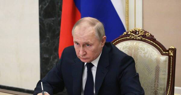 La Nación / Putin compara discriminación a cultura rusa con los nazis