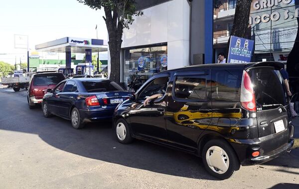 Petropar dice que nafta iba a subir la próxima semana, de no haberse aprobado el subsidio - Nacionales - ABC Color