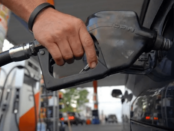 Emblemas privados evalúan subir en G. 1.500 el precio de sus combustibles · Radio Monumental 1080 AM