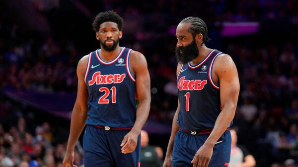 James Harden y Joel Embiid arrollan a los Clippers