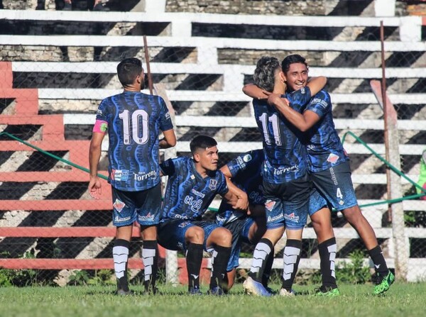 Atlántida debutó con goleada - APF