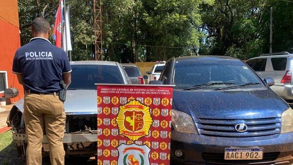 Recuperan vehículos robados y detienen a tres hombres