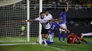 Olimpia cumple ante su gente en el Este y asoma arriba