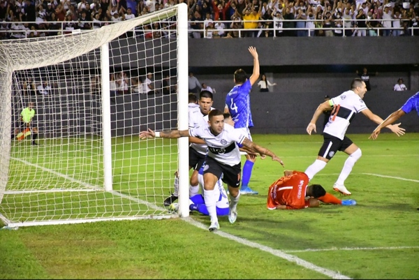 Olimpia triunfa en el Este - La Clave