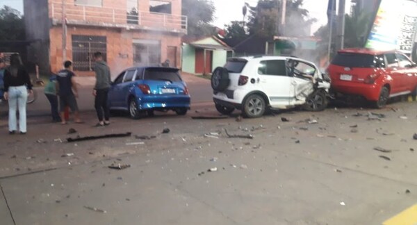 Triple choque deja varios heridos en Coronel Oviedo - Noticiero Paraguay