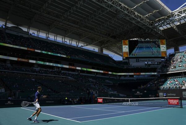 Medvedev arranca la reconquista del número uno en Miami; Alcaraz y Tsitsipas avanzan - Tenis - ABC Color