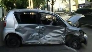 Aparatoso choque de vehículos deja una mujer herida en Asunción