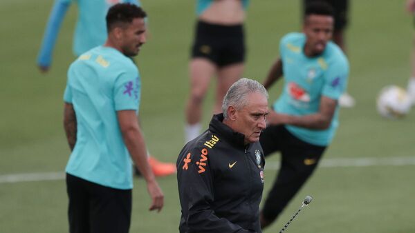 Brasil se entrena solo con la reserva