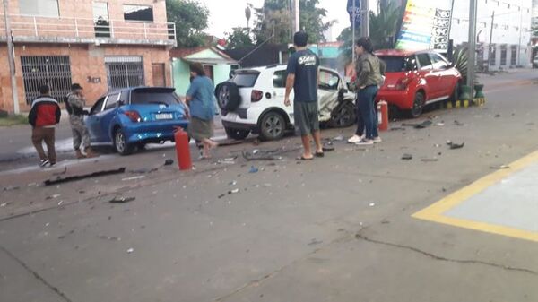 Triple choque en pleno microcentro de Coronel Oviedo - Nacionales - ABC Color