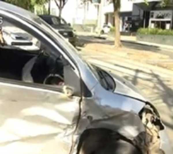 Asunción: Accidente de tránsito deja una mujer herida - Paraguay.com