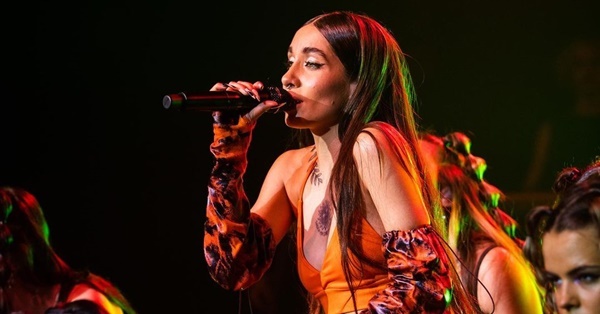 María Becerra se mandó tremendo concierto en el quince de una paraguaya