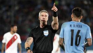 Diario HOY | Federación Peruana denuncia ante FIFA al árbitro que negó gol contra Uruguay