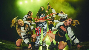 Crónica / María Becerra estuvo en Paraguay, ¡cantó en una mega fiesta de cumple!