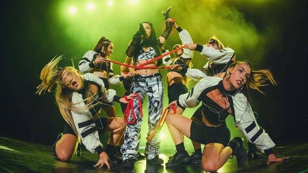 Crónica / María Becerra estuvo en Paraguay, ¡cantó en una mega fiesta de cumple!
