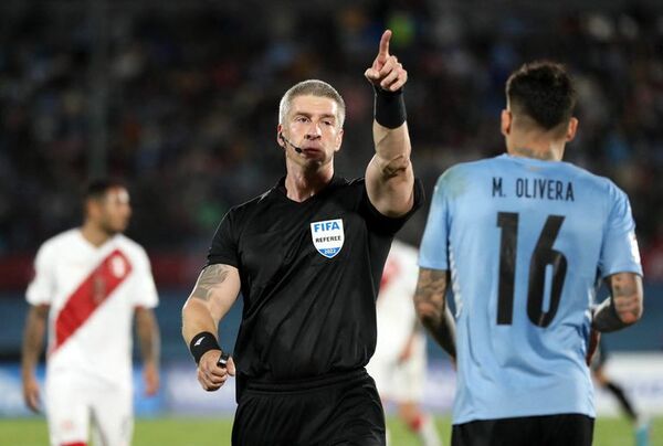 Federación Peruana denuncia ante FIFA al árbitro que negó gol contra Uruguay - Fútbol Internacional - ABC Color