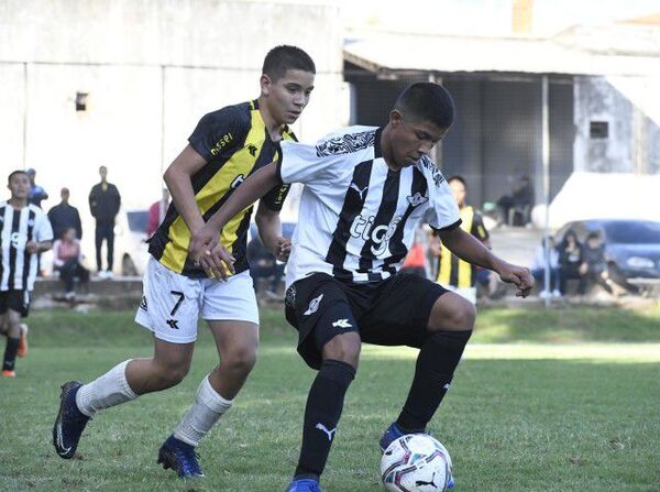 Libertad sigue liderando la Sub 14 - Fútbol - ABC Color