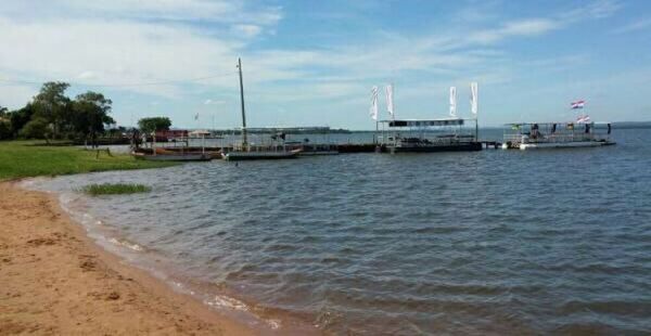 Aguas residuales de la red cloacal de Samber desembocan en el Lago Ypacaraí, denuncian
