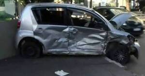 La Nación / Chocan a un auto de plataforma