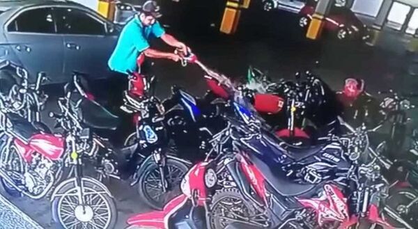 Detienen a quien habría incendiado la moto de su expareja en Ñemby - Nacionales - ABC Color