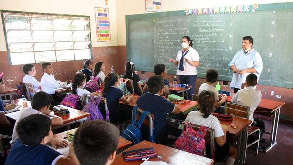 Registran masiva migración de las escuelas privadas a las públicas