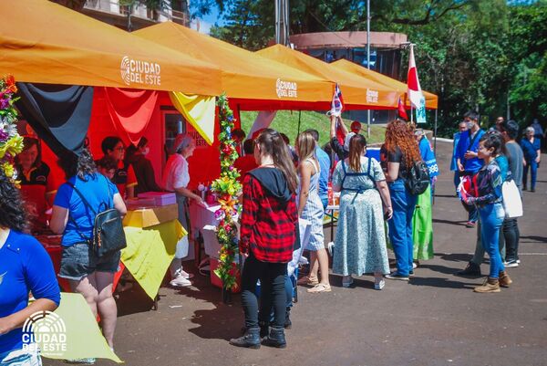 Fiesta de integración cultural reunió a representantes de varios países