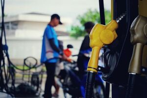 Privados subieron precio de combustibles: “Demasiado nos afecta en el bolsillo” - Nacionales - ABC Color