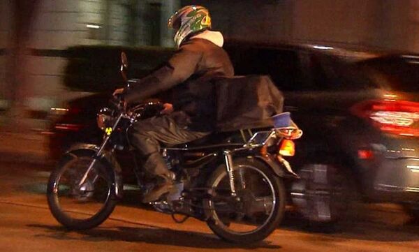 Roban moto a un delivery