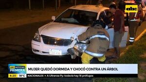 Conductora lesionada tras chocar contra árbol  - ABC Noticias - ABC Color