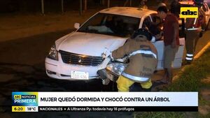 Conductora lesionada tras chocar contra árbol - ABC Noticias - ABC Color