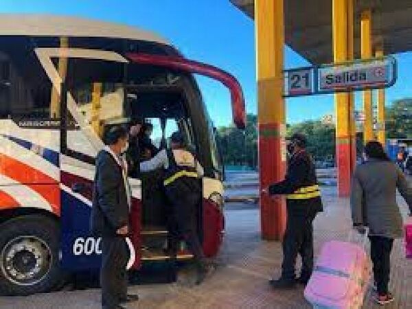 Dinatrán no descarta suba del pasaje para el interior del país