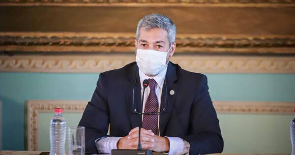 La Nación / Mario Abdo tomó juramento a nuevos embajadores