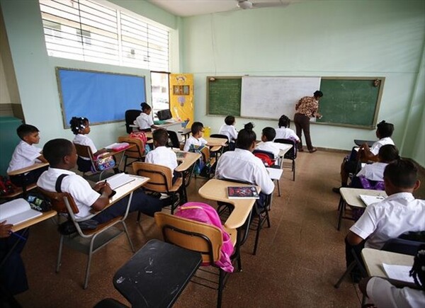 ¿Qué pasa? Alumnos migran de lo privado a lo público